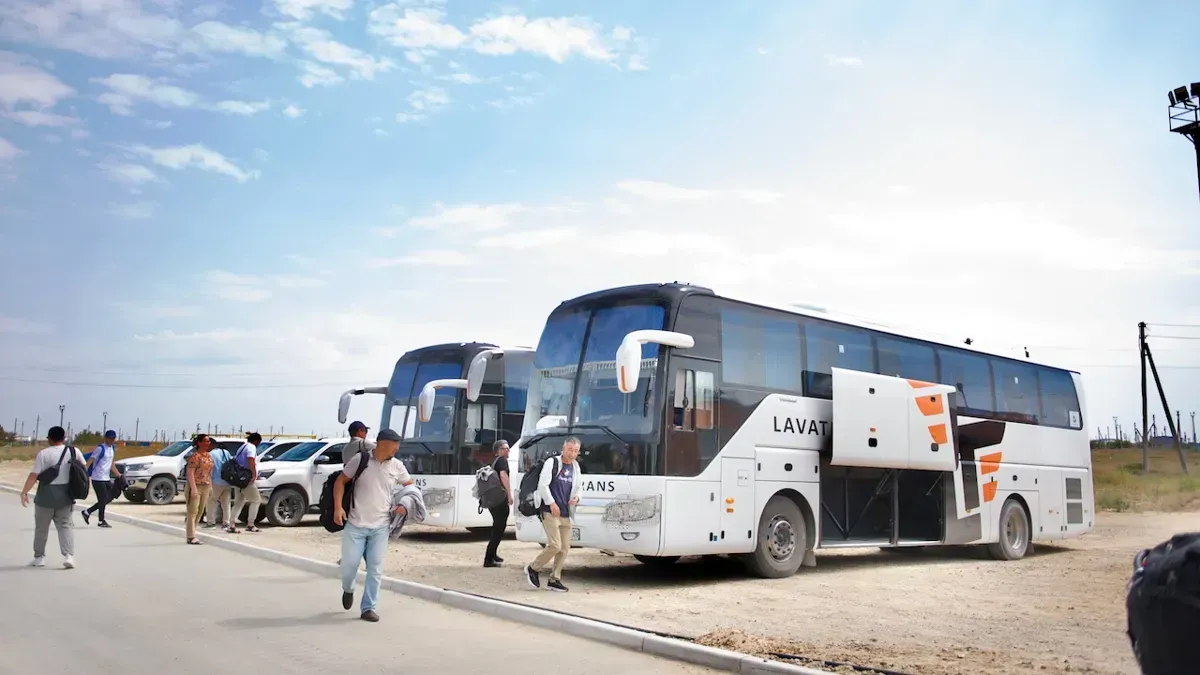 Прибытие вахты на объект, Работники Каспий Нефть прибывают на месторождение Айранколь, каспий нефть, вахта, айранколь, транспорт, автобус