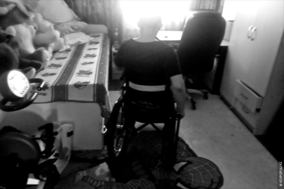 Кристина Романова, девушка в инвалидном кресле, которая учится ходить и помогает людям через электронное правительство, врачебная ошибка, электронное правительство, особое мнение, Арти Ферзаули, вдохновляющие истории, инклюзия, реабилитация, инвалиды Казахстана, Call-центр