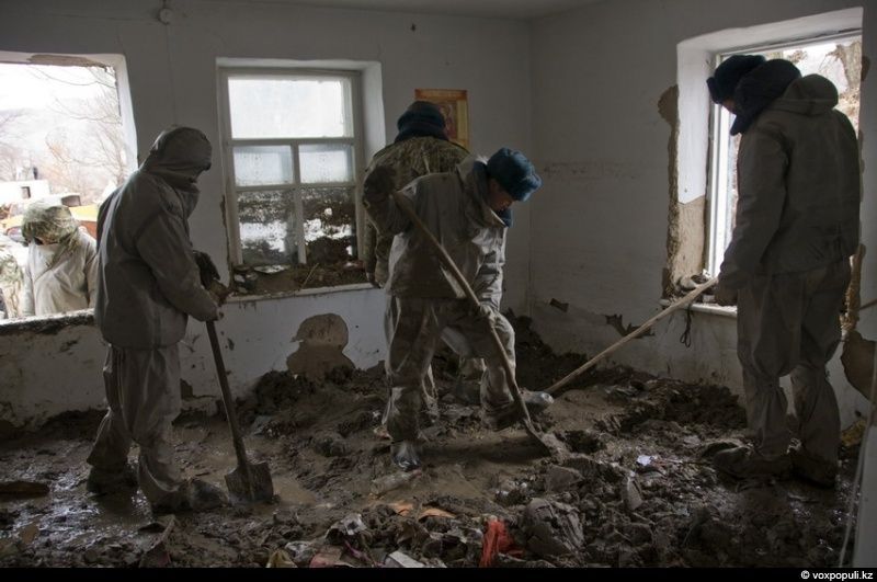 Жители села Кызылагаш вспоминают трагедию 2010 года, когда прорыв плотины уничтожил село, и рассказывают, как им удалось начать жизнь заново. Кызылагаш, наводнение 2010, восстановление, жизнь после трагедии, Аксуcкий район, помощь пострадавшим, Алматинская область, Карлыгаш Нуржан, Shanger.kz