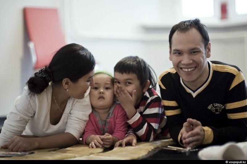 История Аманата и Меруерт — семьи, где любовь и сила духа преодолевают физические преграды, вдохновляя на веру в жизнь и надежду, любовь, семья, инвалиды, вдохновение, дети, Алматы, Арди, сила духа, равные возможности, Карлыгаш Нуржан, Shanger.kz