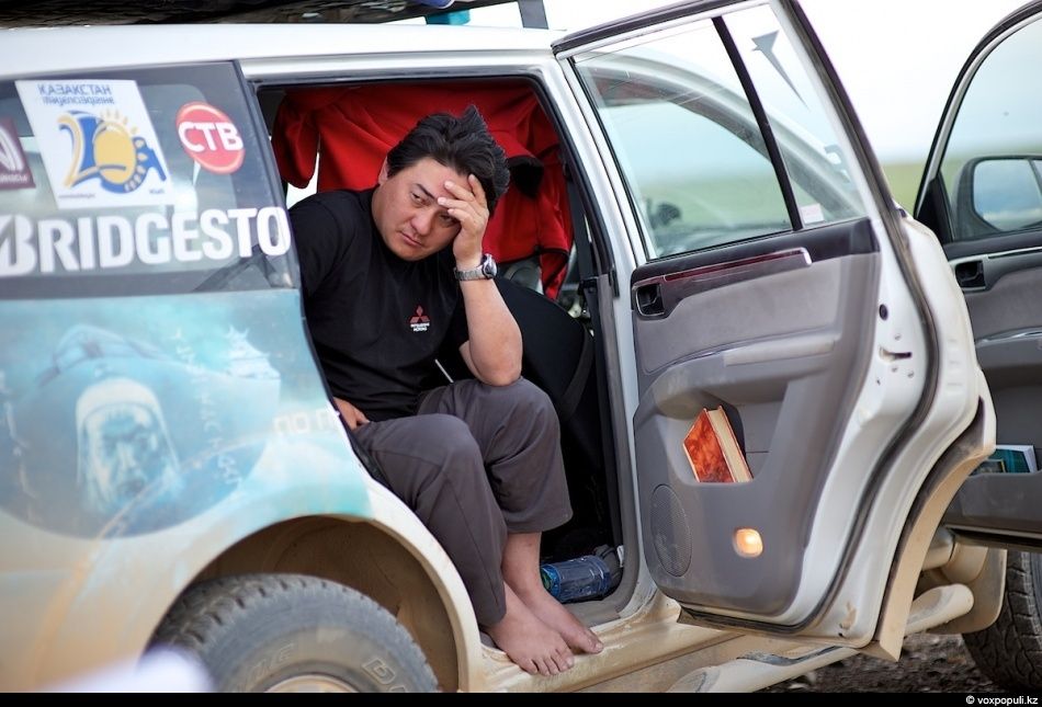 Экспедиция «По пути Чингисхана» встречается с монгольскими казахами в Баян-Өлгии, исследуя их быт, культуру и историю на древней земле кочевников. Монголия, казахи Монголии, Баян-Өлгий, Чингисхан, экспедиция, кочевая культура, этнография, история, путешествия, Карлыгаш Нуржан, Shanger.kz