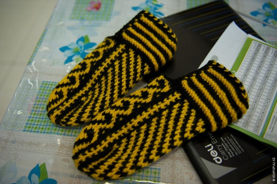 Осужденные женщины вяжут носочки и шапочки для недоношенных детей в колонии Атырау, участвуя в проекте «Клуб 28 Петель» и находя смысл в добрых делах, женская колония, тюремная реформа, PRI, Марат Бекетаев, Азамат Шамбилов, Клуб 28 Петель, Атырау, недоношенные дети, благотворительность, Карлыгаш Нуржан, Shanger.kz