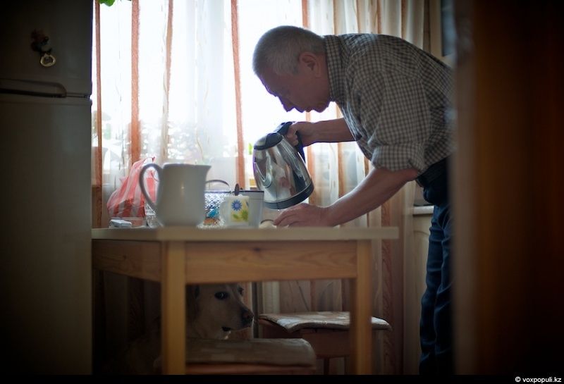 Незрячий мужчина из Талдыкоргана и его собака-поводырь Лари — история доверия, дружбы и света, который помогает идти вперёд даже в темноте, незрячие, собака-поводырь, Талдыкорган, жизнь, инвалиды, помощь, социализация, проект, Карлыгаш Нуржан, Shanger.kz