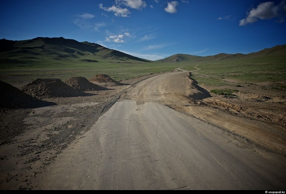 Экспедиция «По пути Чингисхана» встречается с монгольскими казахами в Баян-Өлгии, исследуя их быт, культуру и историю на древней земле кочевников. Монголия, казахи Монголии, Баян-Өлгий, Чингисхан, экспедиция, кочевая культура, этнография, история, путешествия, Карлыгаш Нуржан, Shanger.kz