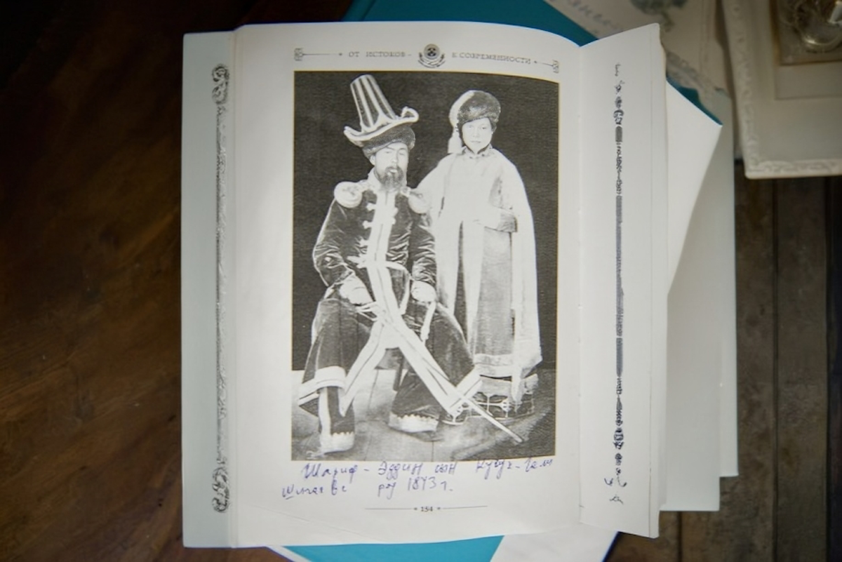 Архив Бокеевской династии, сохранённый исследовательницей Шолпанай Аманжоловой: редкие фотографии XIX–XX веков, семейные реликвии, восстановленные родословные, подлинные изображения Жангир-хана и Шангерея Бокея — фоторепортаж Карлыгаш Нуржан для Shanger.kz.