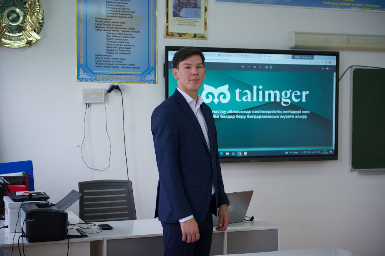 Тәлімгер жобасының кәсіби бағдар мамандары Маңғыстау облысындағы мектептерде оқушылармен сабақ өткізіп, балаларға қабілеттеріне сай мамандық таңдауға көмектесуде, #ЖұмысшыМамандықтарЖылы #Тәлімгер #кәсібиБағдар #білім #Маңғыстау #ТимурҚұлыбаев #HalykҚоры #мектептер #кадрТапшылығы #мамандықТаңдау #Жаңаөзен #Теңге #Батыр #жасМамандар #ҚазақстанБолашағы #экономика #мұғалімдер #оқушылар #мамандық #карьера