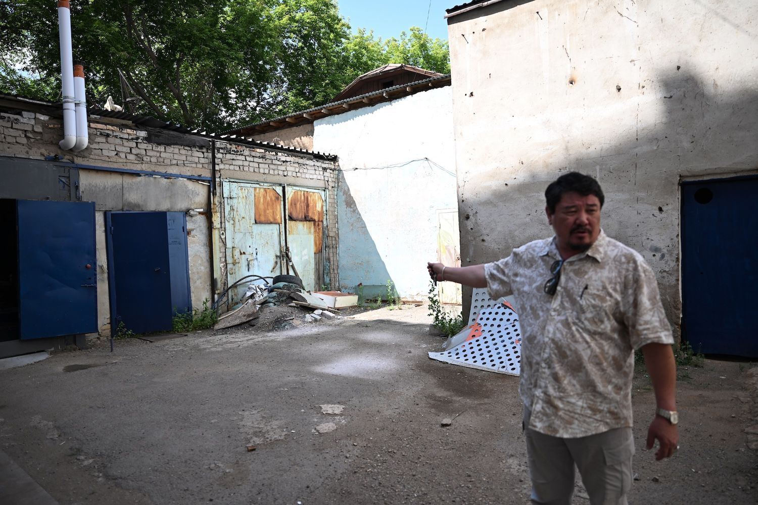 Астана Суретшілер одағының шеберханаларындағы қазақстандық суретшілер мен мүсіншілер. Қазақстан суретшілері, Қазақстан мүсіншілері, Астана Суретшілер одағы, Қазақстанның арт-нарығы, заманауи өнер, меценаттық, өнерді мемлекеттік қолдау, Қазақстанның мәдени саясаты