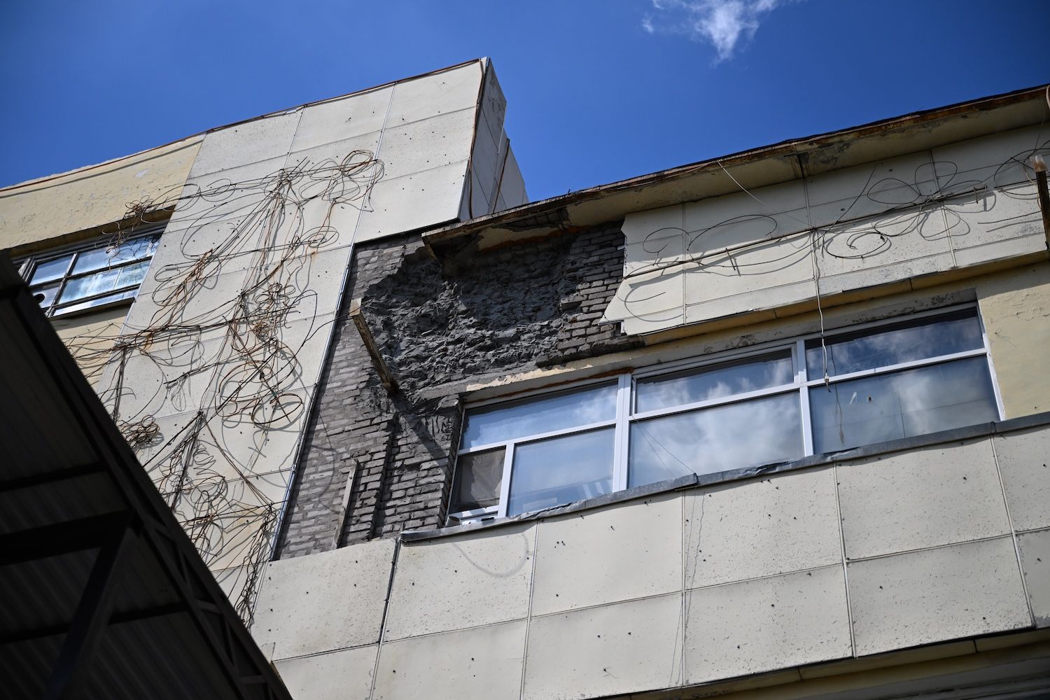 Астана Суретшілер одағының шеберханаларындағы қазақстандық суретшілер мен мүсіншілер. Қазақстан суретшілері, Қазақстан мүсіншілері, Астана Суретшілер одағы, Қазақстанның арт-нарығы, заманауи өнер, меценаттық, өнерді мемлекеттік қолдау, Қазақстанның мәдени саясаты