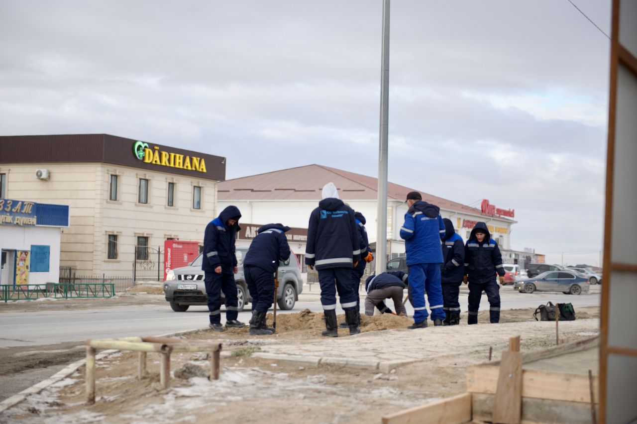 Село Тенге в Мангистауской области, жизнь нефтяников, местное производство, инфраструктурные изменения и мнения жителей о реформах, Тенге, Мангистауская область, сёла нефтяников, социальные реформы, нефтяная промышленность, развитие регионов, сельская экономика, малый бизнес, Ауыл аманаты, местное производство, экология, инфраструктура, акимат, жизнь села, Казахстан