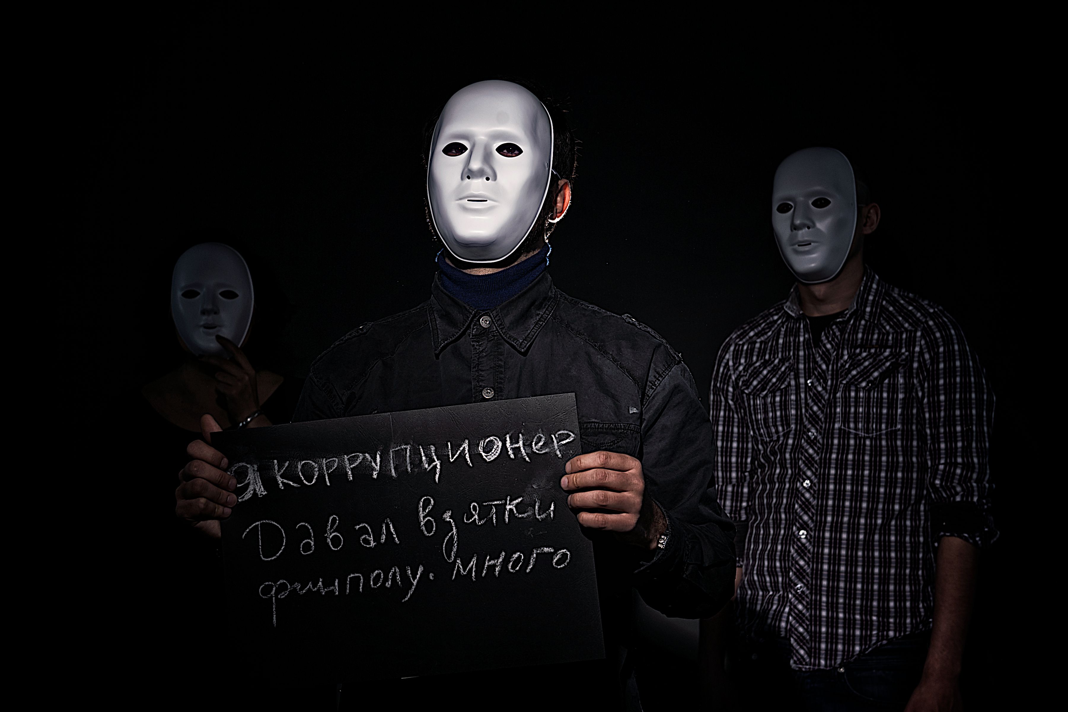 Герои фоторепортажа рассказывают о своём личном опыте коррупции в Казахстане: почему они давали взятки, как это происходило и что чувствовали после, коррупция в Казахстане, взятки, общество, гражданская позиция, интервью, честность, Карла Нур, антикоррупция, социальная журналистика