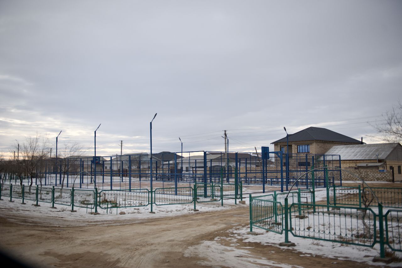 Село Тенге в Мангистауской области, жизнь нефтяников, местное производство, инфраструктурные изменения и мнения жителей о реформах, Тенге, Мангистауская область, сёла нефтяников, социальные реформы, нефтяная промышленность, развитие регионов, сельская экономика, малый бизнес, Ауыл аманаты, местное производство, экология, инфраструктура, акимат, жизнь села, Казахстан