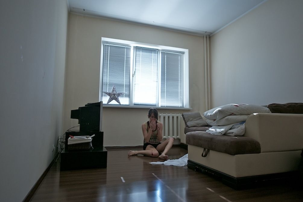 Женщины, пережившие домашнее насилие, и сотрудники кризисного центра «Подруги» в Алматы, помогающие им начать новую жизнь, домашнее насилие, кризисный центр, Подруги, женщины Казахстана, Алматы, Карлыгаш Нуржан, насилие в семье, социальные проблемы, Shanger.kz