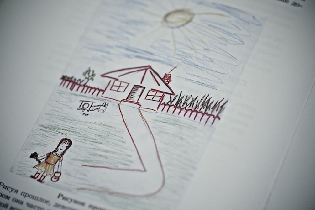 Женщины, пережившие домашнее насилие, и сотрудники кризисного центра «Подруги» в Алматы, помогающие им начать новую жизнь, домашнее насилие, кризисный центр, Подруги, женщины Казахстана, Алматы, Карлыгаш Нуржан, насилие в семье, социальные проблемы, Shanger.kz