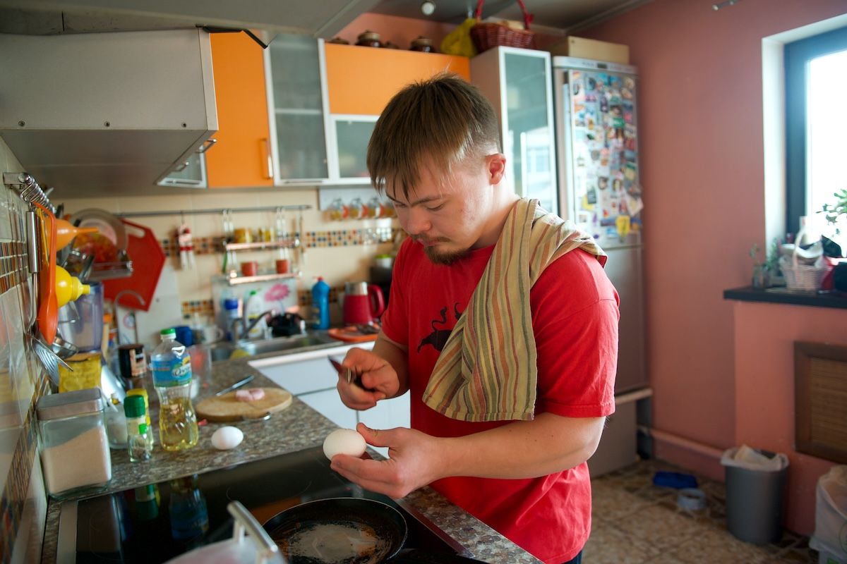 Ростислав Кобец — особенный автор с синдромом Дауна, участник проекта «Особое мнение» Huawei, фотограф и актёр инклюзивного театра, особое мнение, Ростислав Кобец, Huawei, инклюзия, синдром Дауна, особенные люди, Казахстан, фоторепортаж, социальный проект, Карлыгаш Нуржан, Shanger.kz