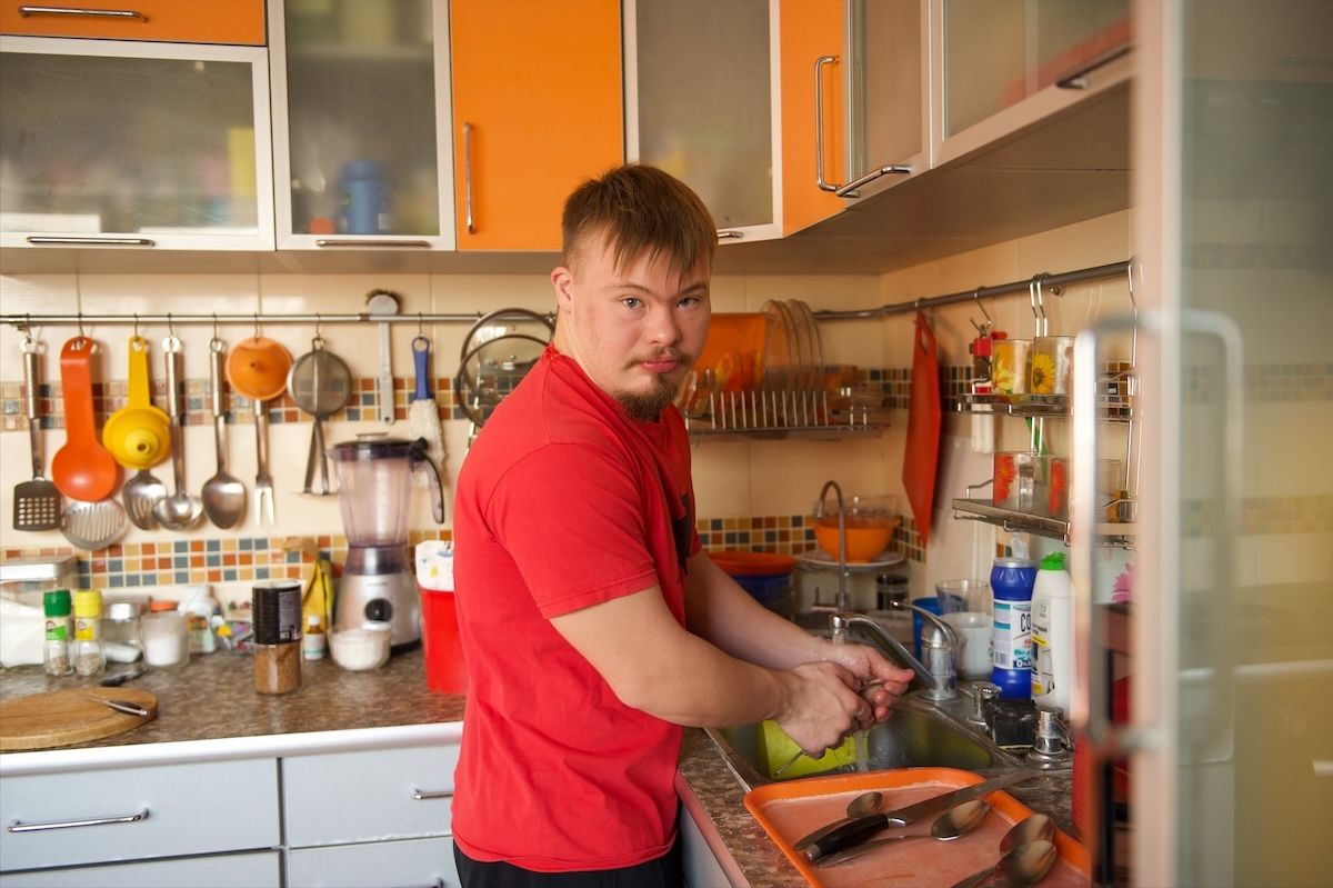 Ростислав Кобец — особенный автор с синдромом Дауна, участник проекта «Особое мнение» Huawei, фотограф и актёр инклюзивного театра, особое мнение, Ростислав Кобец, Huawei, инклюзия, синдром Дауна, особенные люди, Казахстан, фоторепортаж, социальный проект, Карлыгаш Нуржан, Shanger.kz