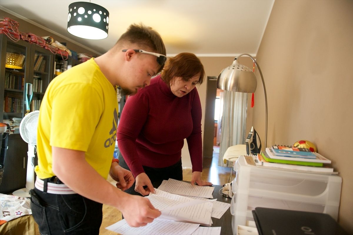 Ростислав Кобец — особенный автор с синдромом Дауна, участник проекта «Особое мнение» Huawei, фотограф и актёр инклюзивного театра, особое мнение, Ростислав Кобец, Huawei, инклюзия, синдром Дауна, особенные люди, Казахстан, фоторепортаж, социальный проект, Карлыгаш Нуржан, Shanger.kz