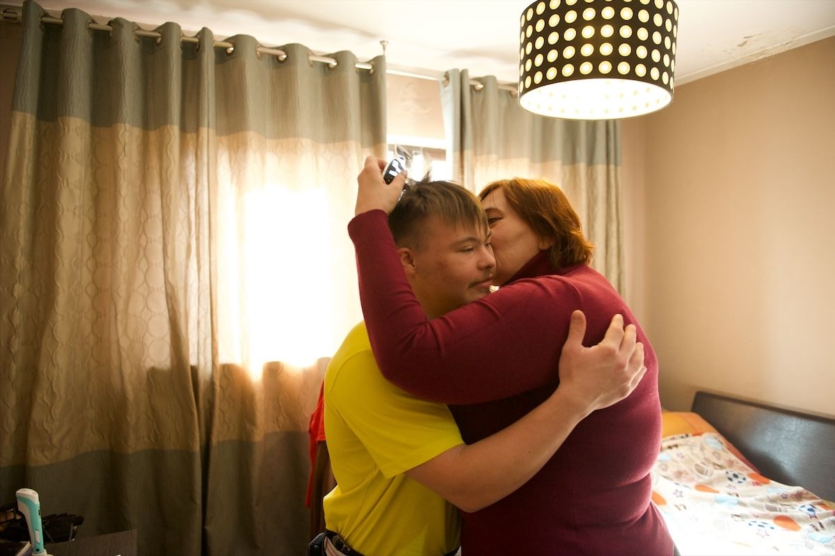 Ростислав Кобец — особенный автор с синдромом Дауна, участник проекта «Особое мнение» Huawei, фотограф и актёр инклюзивного театра, особое мнение, Ростислав Кобец, Huawei, инклюзия, синдром Дауна, особенные люди, Казахстан, фоторепортаж, социальный проект, Карлыгаш Нуржан, Shanger.kz