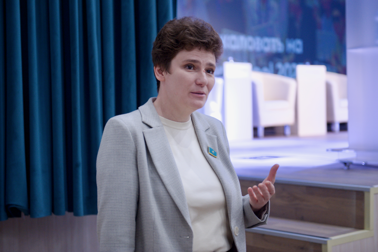 Преподаватели и студенты Альянса вузов NNEF обсуждают применение искусственного интеллекта с представителями отраслей, NNEF, Альянс вузов, искусственный интеллект, AI, сотрудничество вузов и отраслей, цифровая трансформация Казахстана, образование будущего