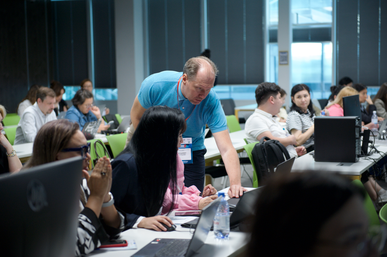 Преподаватели и студенты Альянса вузов NNEF обсуждают применение искусственного интеллекта с представителями отраслей, NNEF, Альянс вузов, искусственный интеллект, AI, сотрудничество вузов и отраслей, цифровая трансформация Казахстана, образование будущего