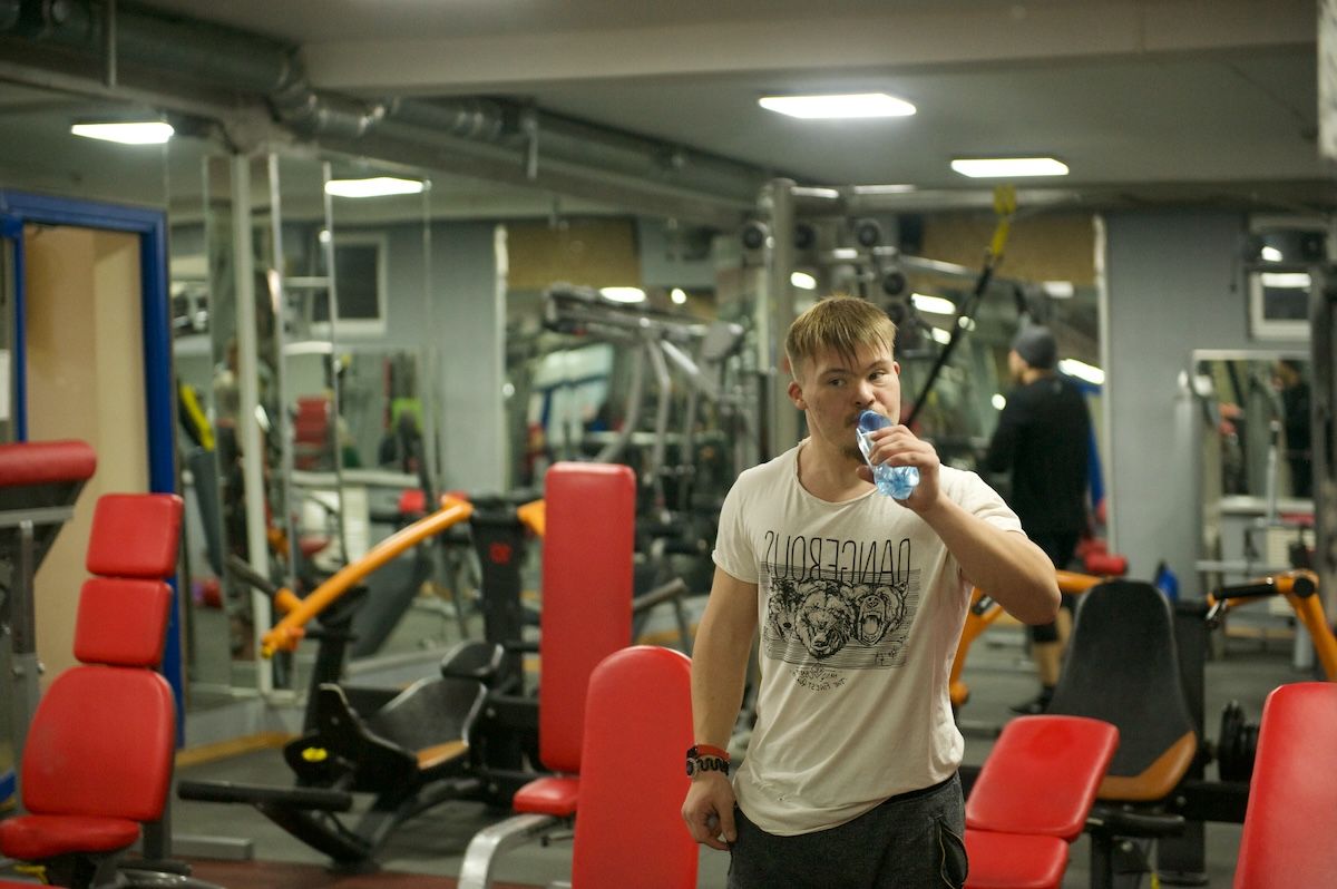 Ростислав Кобец — особенный автор с синдромом Дауна, участник проекта «Особое мнение» Huawei, фотограф и актёр инклюзивного театра, особое мнение, Ростислав Кобец, Huawei, инклюзия, синдром Дауна, особенные люди, Казахстан, фоторепортаж, социальный проект, Карлыгаш Нуржан, Shanger.kz