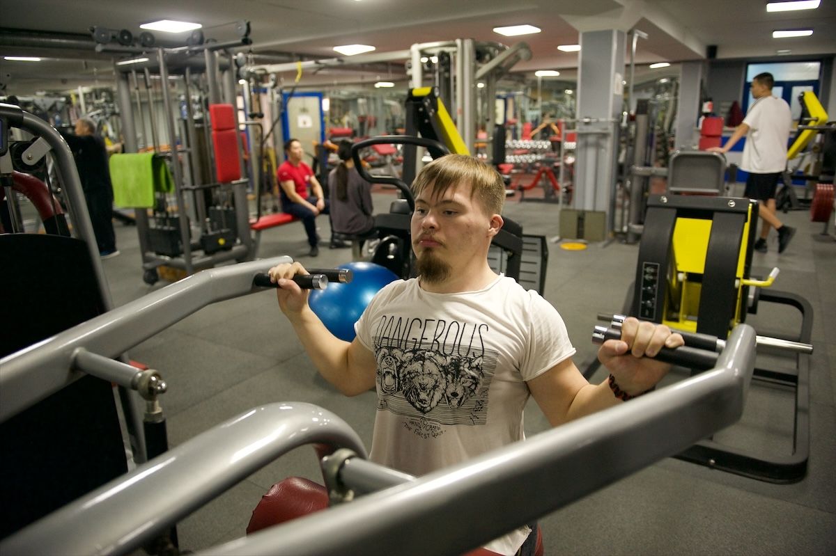 Ростислав Кобец — особенный автор с синдромом Дауна, участник проекта «Особое мнение» Huawei, фотограф и актёр инклюзивного театра, особое мнение, Ростислав Кобец, Huawei, инклюзия, синдром Дауна, особенные люди, Казахстан, фоторепортаж, социальный проект, Карлыгаш Нуржан, Shanger.kz