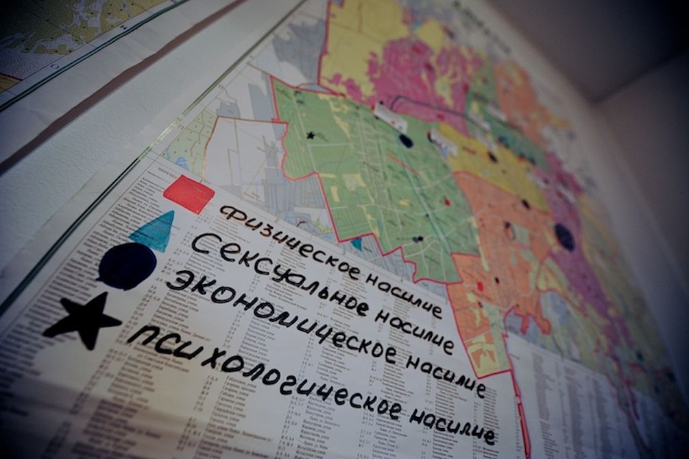 Женщины, пережившие домашнее насилие, и сотрудники кризисного центра «Подруги» в Алматы, помогающие им начать новую жизнь, домашнее насилие, кризисный центр, Подруги, женщины Казахстана, Алматы, Карлыгаш Нуржан, насилие в семье, социальные проблемы, Shanger.kz