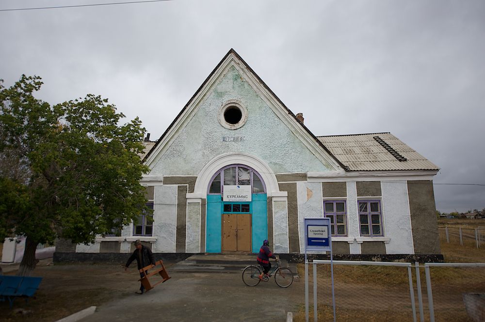 Медицинские поезда «Денсаулык», «Жәрдем» и «Саламатты Казахстан» бесплатно обследуют сельских жителей Казахстана, предоставляя помощь в самых отдалённых регионах. Поезда здоровья, Денсаулык, Жәрдем, Саламатты Казахстан, медицина, село, Казахстан, КТЖ, мобильная помощь, Карлыгаш Нуржан, Shanger.kz