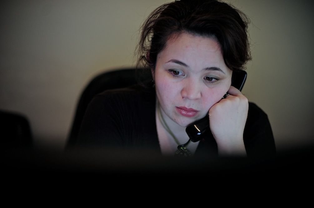 Женщины, пережившие домашнее насилие, и сотрудники кризисного центра «Подруги» в Алматы, помогающие им начать новую жизнь, домашнее насилие, кризисный центр, Подруги, женщины Казахстана, Алматы, Карлыгаш Нуржан, насилие в семье, социальные проблемы, Shanger.kz