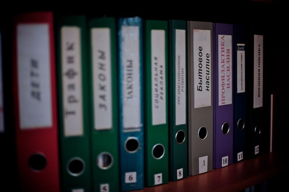 Женщины, пережившие домашнее насилие, и сотрудники кризисного центра «Подруги» в Алматы, помогающие им начать новую жизнь, домашнее насилие, кризисный центр, Подруги, женщины Казахстана, Алматы, Карлыгаш Нуржан, насилие в семье, социальные проблемы, Shanger.kz