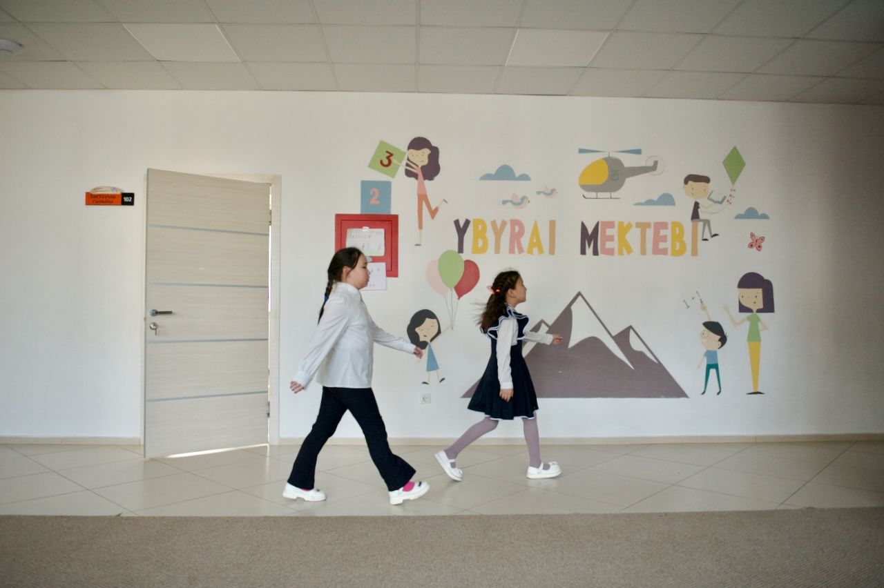 Ybyrai mektebi, сельское образование, инновационная школа, Восточный Казахстан, Құлынжон, образование в селе, педагогические инновации, Айдын Рахимбаев, Aralbek Berikuly, развитие регионов, человеческий капитал, казахстанская школа будущего. Школа «Ybyrai mektebi» в селе Құлынжон Восточного Казахстана — пример того, как инновационный подход и сильная команда педагогов меняют качество сельского образования.