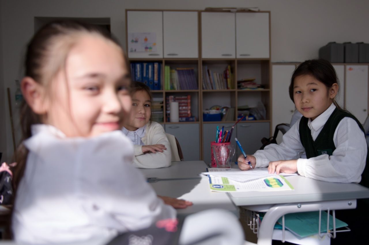 Ybyrai mektebi, сельское образование, инновационная школа, Восточный Казахстан, Құлынжон, образование в селе, педагогические инновации, Айдын Рахимбаев, Aralbek Berikuly, развитие регионов, человеческий капитал, казахстанская школа будущего. Школа «Ybyrai mektebi» в селе Құлынжон Восточного Казахстана — пример того, как инновационный подход и сильная команда педагогов меняют качество сельского образования.