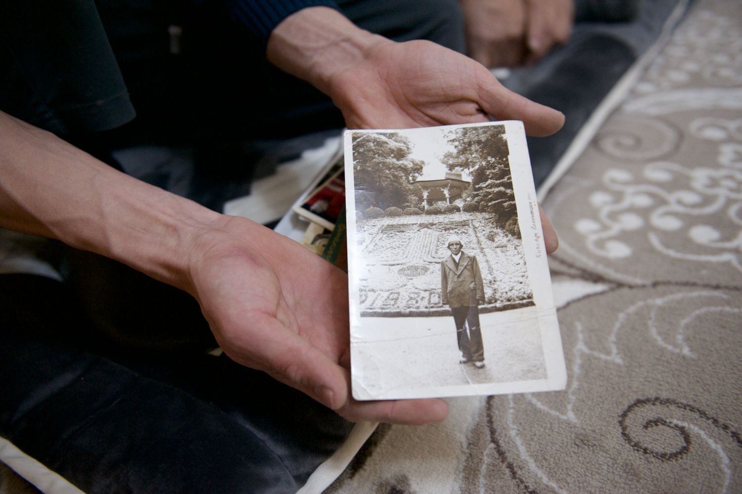 Кандасы в селе Батыр Мангистауской области — семьи этнических казахов, вернувшихся на историческую родину, кандасы, оралманы, возвращение на родину, этнические казахи, Мангистауская область, село Батыр, Мунайлинский район, ашаршылық, голодомор 1930-х, репатриация казахов, казахская диаспора, Туркменистан, Узбекистан, Каракалпакстан, Иран, Афганистан, история переселения, память поколений, шежіре, казахские традиции, шөбере, земля предков, идентичность