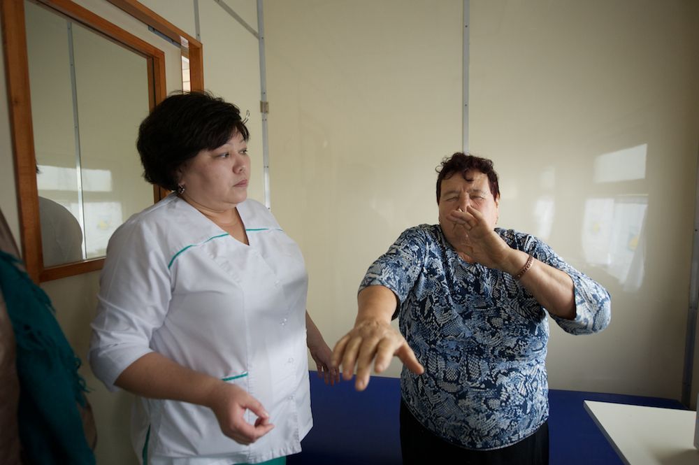 Медицинские поезда «Денсаулык», «Жәрдем» и «Саламатты Казахстан» бесплатно обследуют сельских жителей Казахстана, предоставляя помощь в самых отдалённых регионах. Поезда здоровья, Денсаулык, Жәрдем, Саламатты Казахстан, медицина, село, Казахстан, КТЖ, мобильная помощь, Карлыгаш Нуржан, Shanger.kz