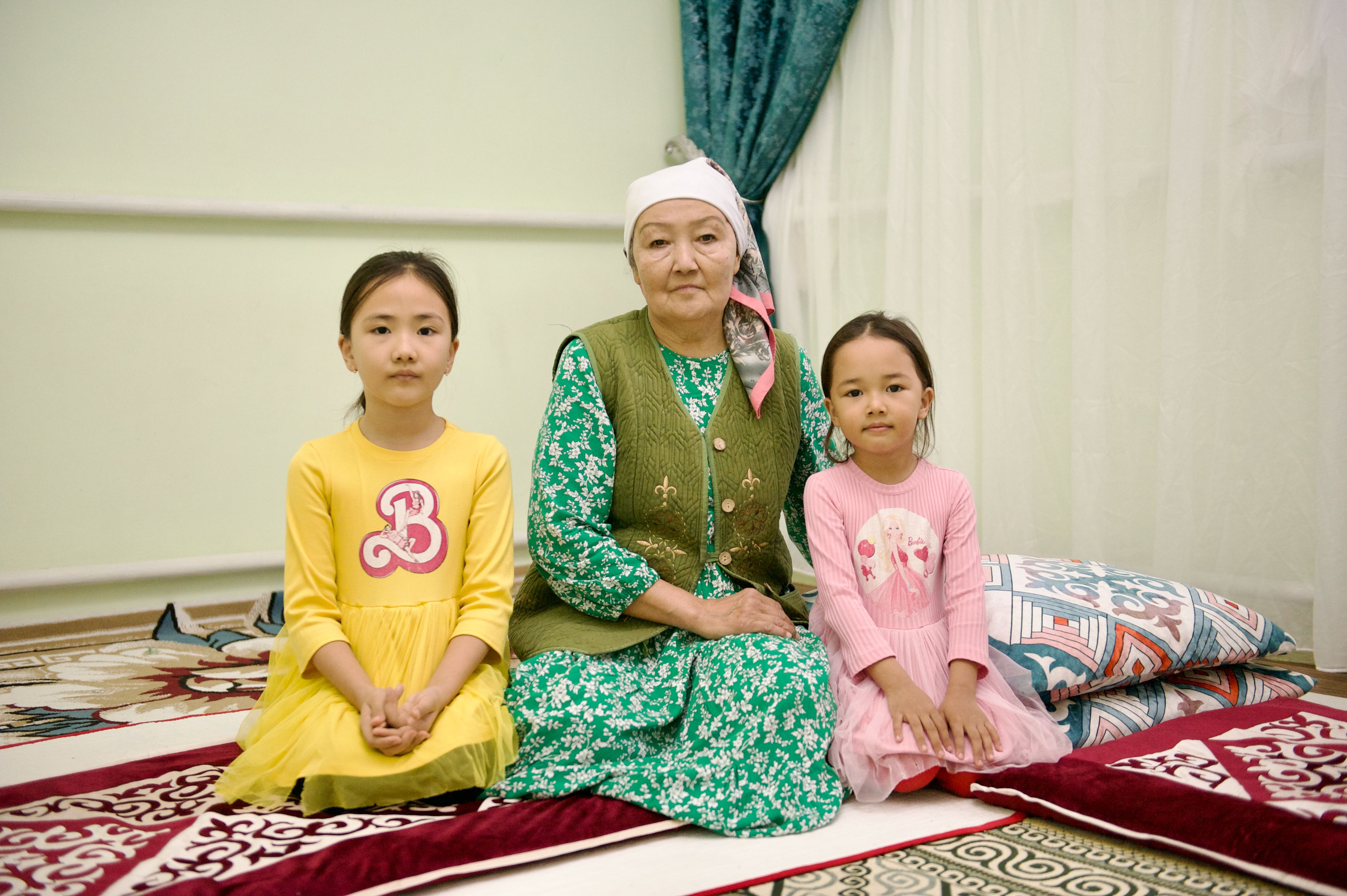 Кандасы в селе Батыр Мангистауской области — семьи этнических казахов, вернувшихся на историческую родину, кандасы, оралманы, возвращение на родину, этнические казахи, Мангистауская область, село Батыр, Мунайлинский район, ашаршылық, голодомор 1930-х, репатриация казахов, казахская диаспора, Туркменистан, Узбекистан, Каракалпакстан, Иран, Афганистан, история переселения, память поколений, шежіре, казахские традиции, шөбере, земля предков, идентичность