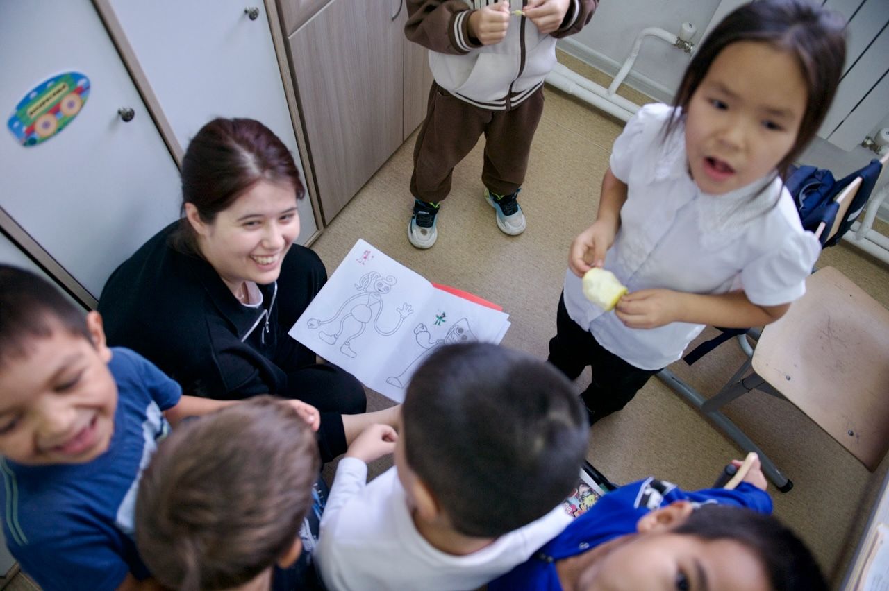 Ybyrai mektebi, сельское образование, инновационная школа, Восточный Казахстан, Құлынжон, образование в селе, педагогические инновации, Айдын Рахимбаев, Aralbek Berikuly, развитие регионов, человеческий капитал, казахстанская школа будущего. Школа «Ybyrai mektebi» в селе Құлынжон Восточного Казахстана — пример того, как инновационный подход и сильная команда педагогов меняют качество сельского образования.