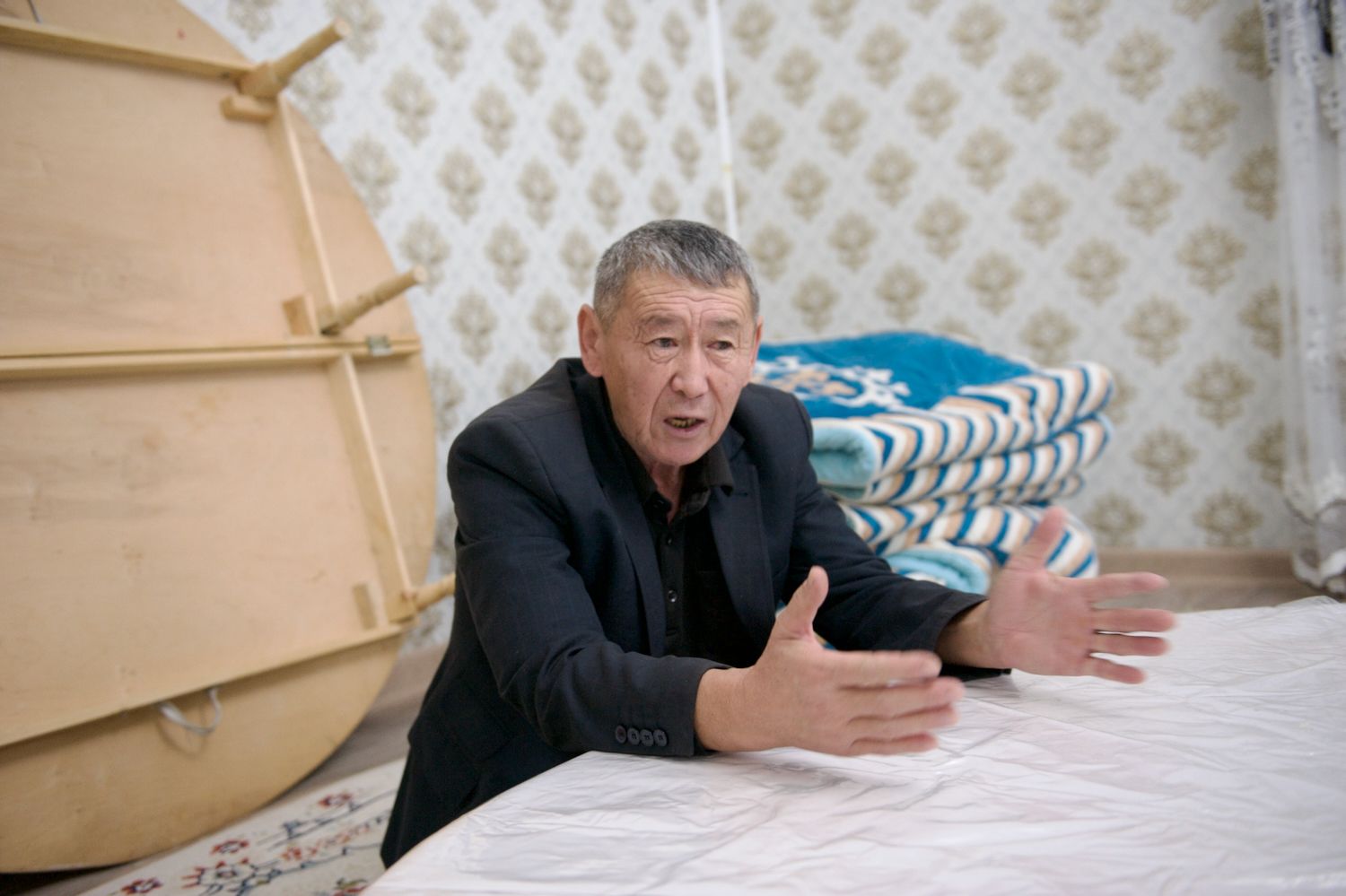 Кандасы в селе Батыр Мангистауской области — семьи этнических казахов, вернувшихся на историческую родину, кандасы, оралманы, возвращение на родину, этнические казахи, Мангистауская область, село Батыр, Мунайлинский район, ашаршылық, голодомор 1930-х, репатриация казахов, казахская диаспора, Туркменистан, Узбекистан, Каракалпакстан, Иран, Афганистан, история переселения, память поколений, шежіре, казахские традиции, шөбере, земля предков, идентичность