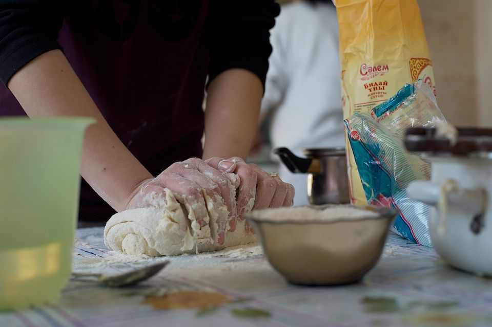 Жертвы торговли людьми и сотрудники центра «Комек» в Астане, оказывающие им юридическую, медицинскую и психологическую помощь, торговля людьми, рабство, центр Комек, Астана, Анна Рыль, социальные проблемы, права человека, жертвы эксплуатации, Казахстан, Shanger.kz