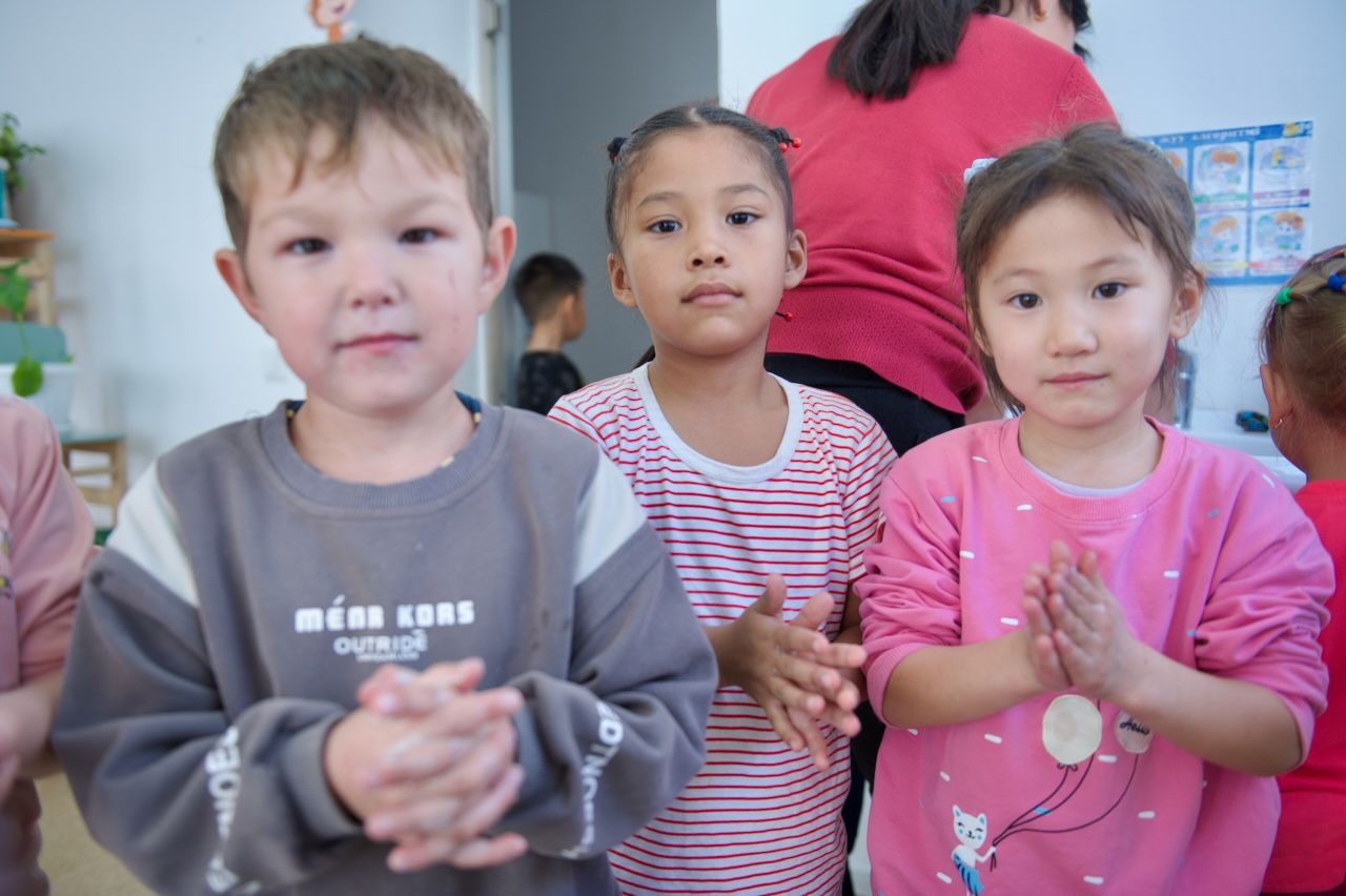 Ybyrai mektebi, сельское образование, инновационная школа, Восточный Казахстан, Құлынжон, образование в селе, педагогические инновации, Айдын Рахимбаев, Aralbek Berikuly, развитие регионов, человеческий капитал, казахстанская школа будущего. Школа «Ybyrai mektebi» в селе Құлынжон Восточного Казахстана — пример того, как инновационный подход и сильная команда педагогов меняют качество сельского образования.