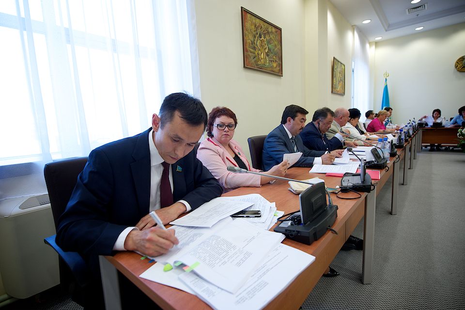 Закулисье работы депутатов Мажилиса Парламента Казахстана, заседания, комитеты и парламентская жизнь, Мажилис, Парламент Казахстана, депутаты, законотворчество, Астана, парламентская жизнь, Карлыгаш Нуржан, Shanger.kz