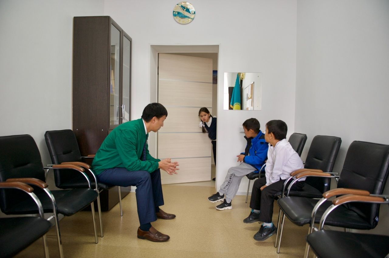 Ybyrai mektebi, сельское образование, инновационная школа, Восточный Казахстан, Құлынжон, образование в селе, педагогические инновации, Айдын Рахимбаев, Aralbek Berikuly, развитие регионов, человеческий капитал, казахстанская школа будущего. Школа «Ybyrai mektebi» в селе Құлынжон Восточного Казахстана — пример того, как инновационный подход и сильная команда педагогов меняют качество сельского образования.