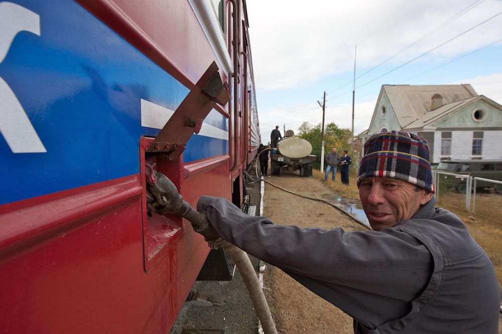 Медицинские поезда «Денсаулык», «Жәрдем» и «Саламатты Казахстан» бесплатно обследуют сельских жителей Казахстана, предоставляя помощь в самых отдалённых регионах. Поезда здоровья, Денсаулык, Жәрдем, Саламатты Казахстан, медицина, село, Казахстан, КТЖ, мобильная помощь, Карлыгаш Нуржан, Shanger.kz