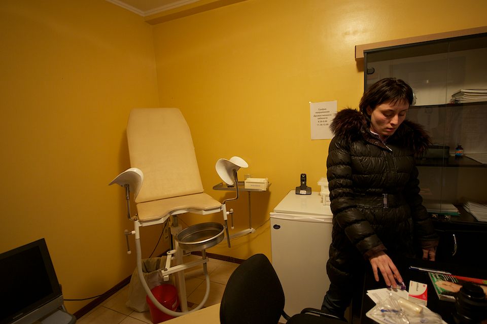 Жертвы торговли людьми и сотрудники центра «Комек» в Астане, оказывающие им юридическую, медицинскую и психологическую помощь, торговля людьми, рабство, центр Комек, Астана, Анна Рыль, социальные проблемы, права человека, жертвы эксплуатации, Казахстан, Shanger.kz