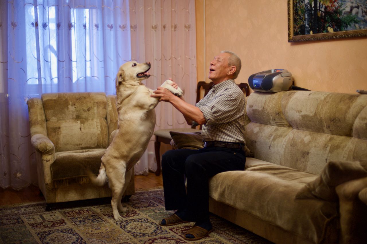 Незрячий мужчина из Талдыкоргана и его собака-поводырь Лари — история доверия, дружбы и света, который помогает идти вперёд даже в темноте, незрячие, собака-поводырь, Талдыкорган, жизнь, инвалиды, помощь, социализация, проект, Карлыгаш Нуржан, Shanger.kz
