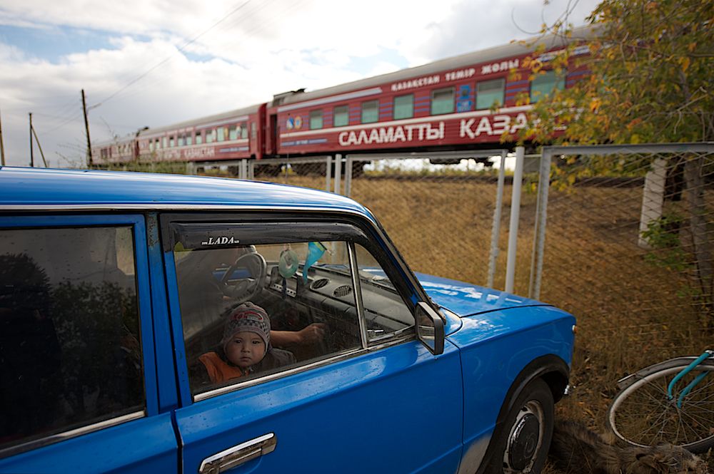 Медицинские поезда «Денсаулык», «Жәрдем» и «Саламатты Казахстан» бесплатно обследуют сельских жителей Казахстана, предоставляя помощь в самых отдалённых регионах. Поезда здоровья, Денсаулык, Жәрдем, Саламатты Казахстан, медицина, село, Казахстан, КТЖ, мобильная помощь, Карлыгаш Нуржан, Shanger.kz