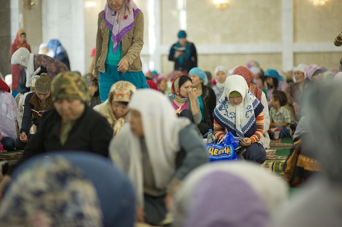 Ночь Лейлату-л-Кадр в Центральной мечети Алматы, молитвы, чтение Корана и ночь прощения верующих. Ислам, Лейлату-л-Кадр, ночь предопределения, ночь Могущества, мечеть Алматы, Рамадан, молитва, Коран, Казахстан, религия, Shanger.kz, Карлыгаш Нуржан