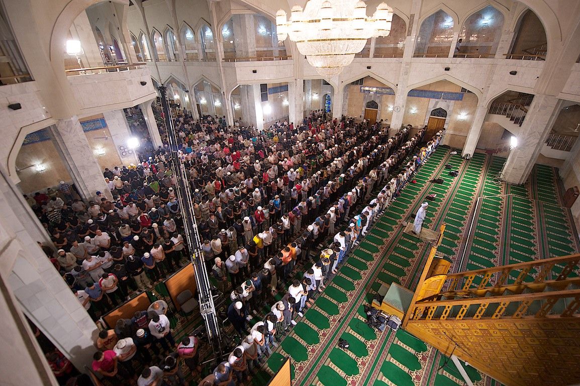 Ночь Лейлату-л-Кадр в Центральной мечети Алматы, молитвы, чтение Корана и ночь прощения верующих. Ислам, Лейлату-л-Кадр, ночь предопределения, ночь Могущества, мечеть Алматы, Рамадан, молитва, Коран, Казахстан, религия, Shanger.kz, Карлыгаш Нуржан