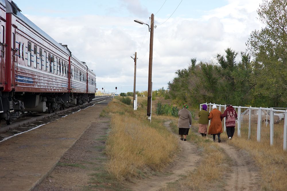 Медицинские поезда «Денсаулык», «Жәрдем» и «Саламатты Казахстан» бесплатно обследуют сельских жителей Казахстана, предоставляя помощь в самых отдалённых регионах. Поезда здоровья, Денсаулык, Жәрдем, Саламатты Казахстан, медицина, село, Казахстан, КТЖ, мобильная помощь, Карлыгаш Нуржан, Shanger.kz