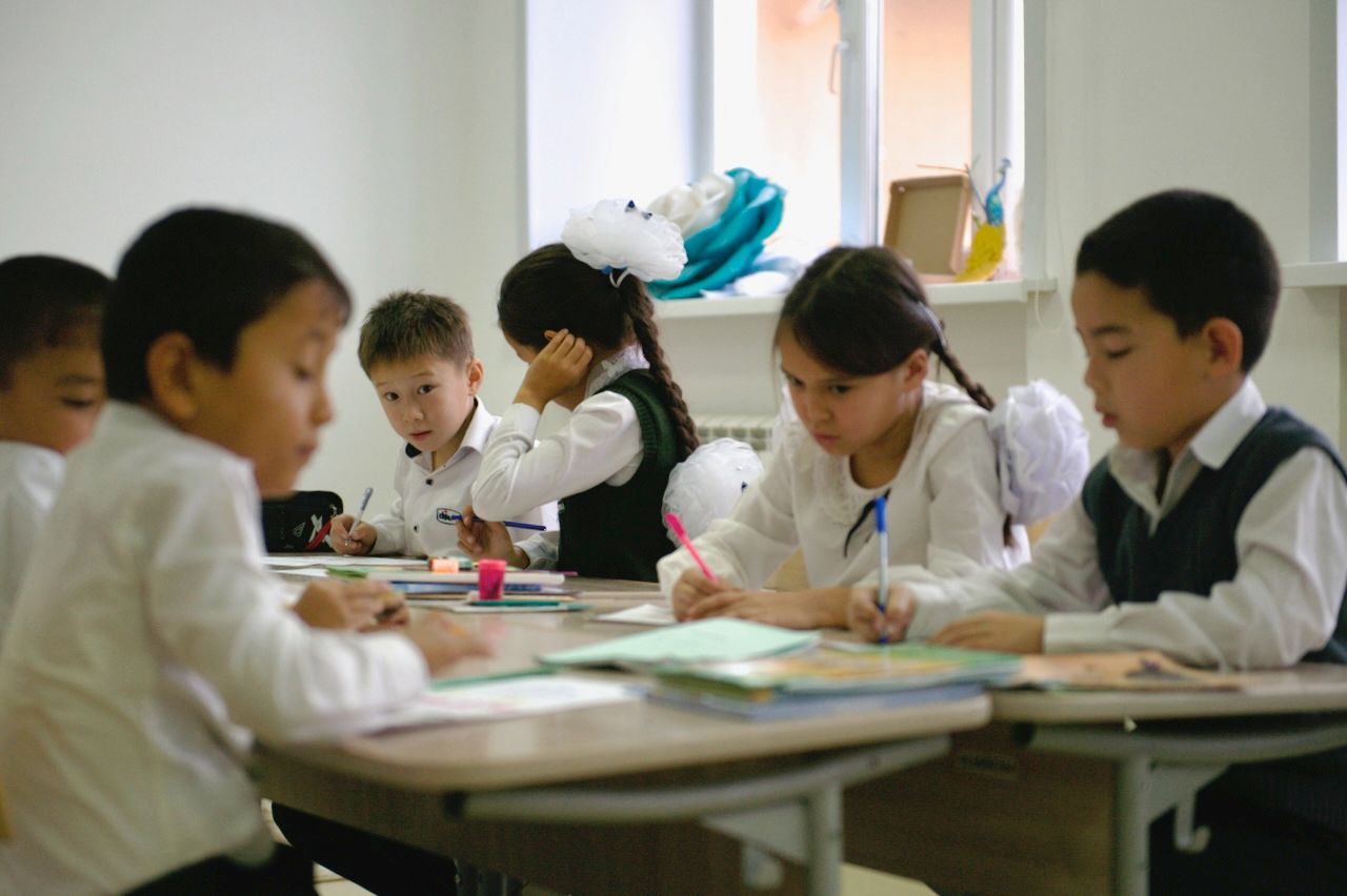 Ybyrai mektebi, сельское образование, инновационная школа, Восточный Казахстан, Құлынжон, образование в селе, педагогические инновации, Айдын Рахимбаев, Aralbek Berikuly, развитие регионов, человеческий капитал, казахстанская школа будущего. Школа «Ybyrai mektebi» в селе Құлынжон Восточного Казахстана — пример того, как инновационный подход и сильная команда педагогов меняют качество сельского образования.