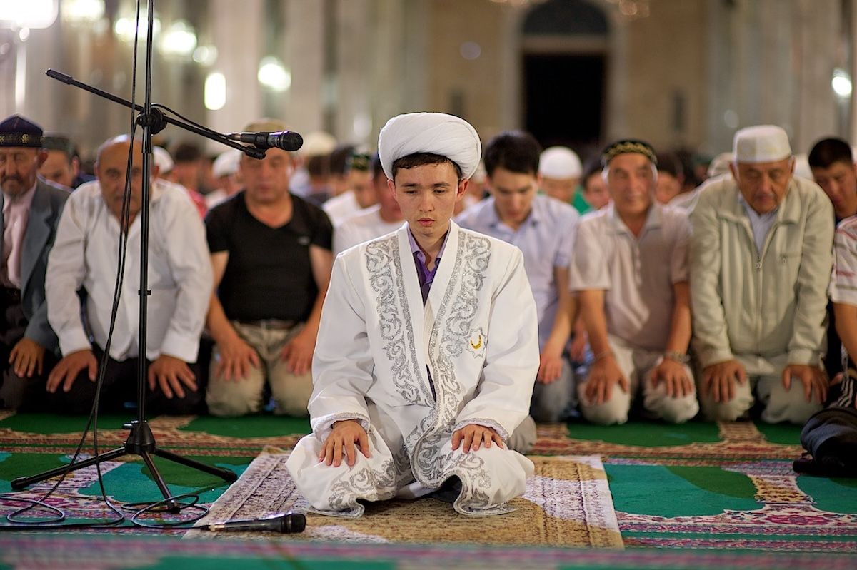 История ислама в Казахстане: образование, объединение степных племён, сохранение идентичности, нравственные ориентиры и традиция милосердия к животным. Казахстан, ислам в Казахстане, светское государство, история Казахстана, Золотая Орда, Джанибек-хан, исламское образование, медресе, русификация, национальная идентичность, религия и общество, алкоголизм в Казахстане, исламское возрождение, мечети Казахстана, милосердие к животным, казахская культура, Жеті қазына, этика и религия