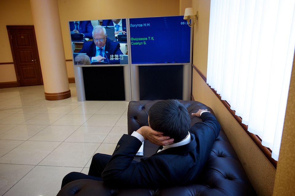 Закулисье работы депутатов Мажилиса Парламента Казахстана, заседания, комитеты и парламентская жизнь, Мажилис, Парламент Казахстана, депутаты, законотворчество, Астана, парламентская жизнь, Карлыгаш Нуржан, Shanger.kz